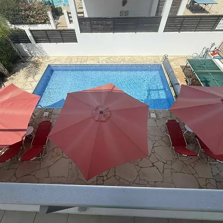 Sunny Breeze In A Prime Spot Near Everything *