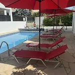 Villa Sunny Breeze In A Prime Spot Near Everything *