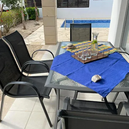 Villa Sunny Breeze In A Prime Spot Near Everything *