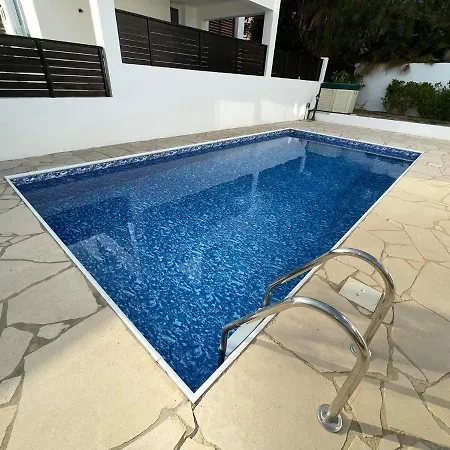 Villa Sunny Breeze In A Prime Spot Near Everything *