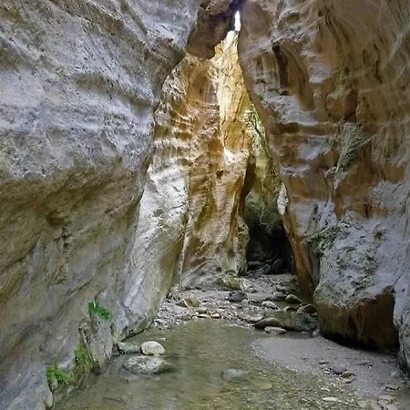 Sunny Breeze In A Prime Spot Near Everything Βίλα *