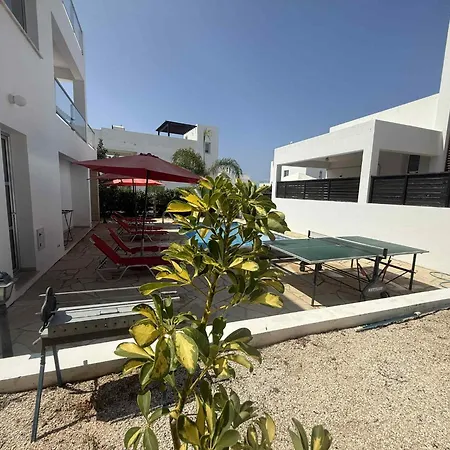 Sunny Breeze In A Prime Spot Near Everything Βίλα