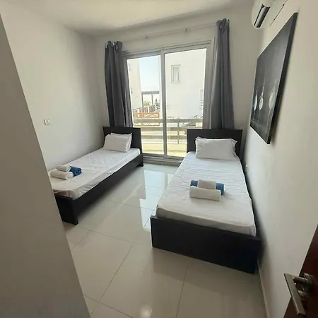 Sunny Breeze In A Prime Spot Near Everything